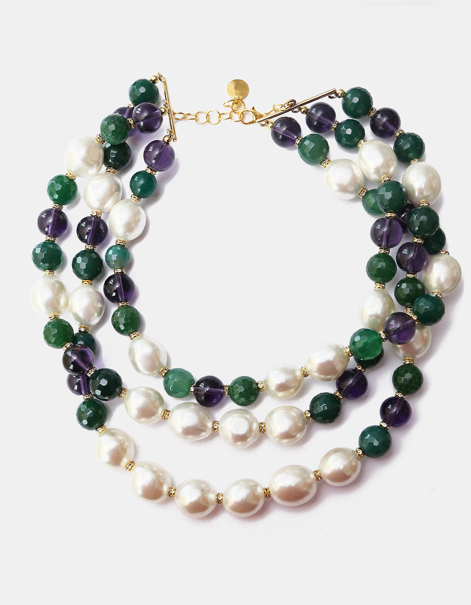 Collar Triple Statement con Perlas Barrocas, Cristal austriaco Verde, Amatista y Baño de Oro de 22kt
