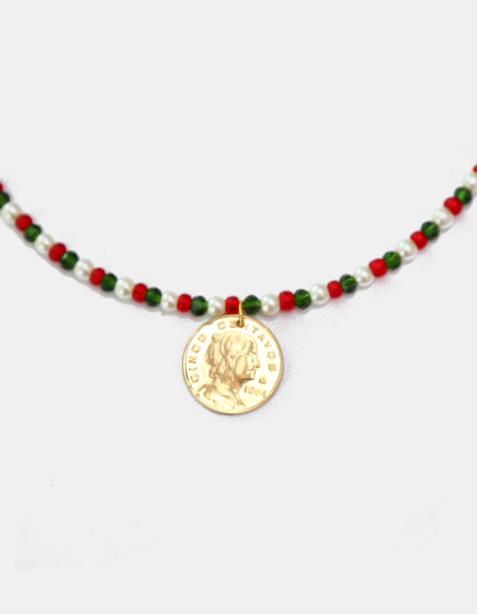 Gargantilla Tricolor con Cuentas Cristal, Perlas y Moneda Josefa Ortiz 5 Centavos en Baño de Oro de 22kt