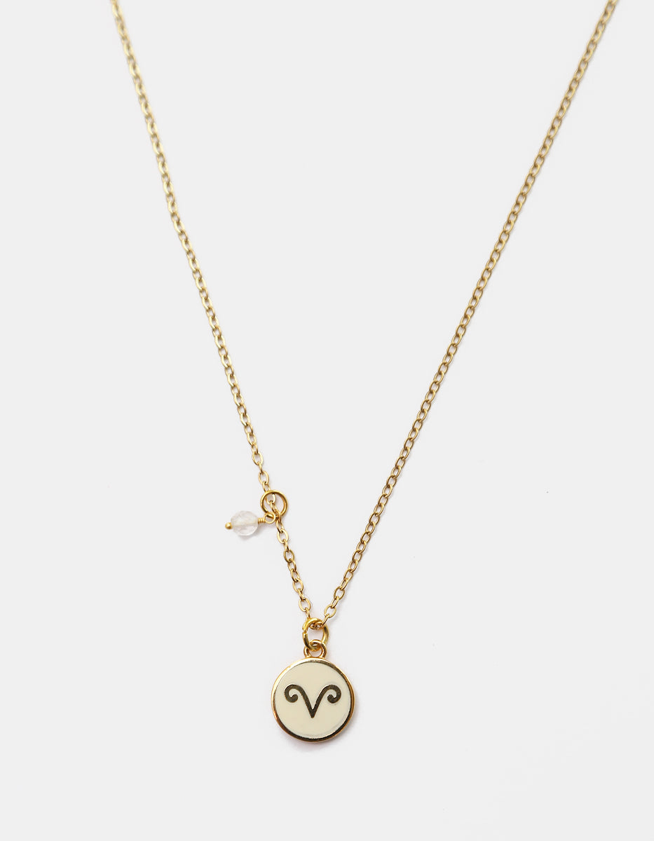 Collar Gold-Filled de 22kt con charm esmaltado de Aries y cristal austriaco transparente Zodiac