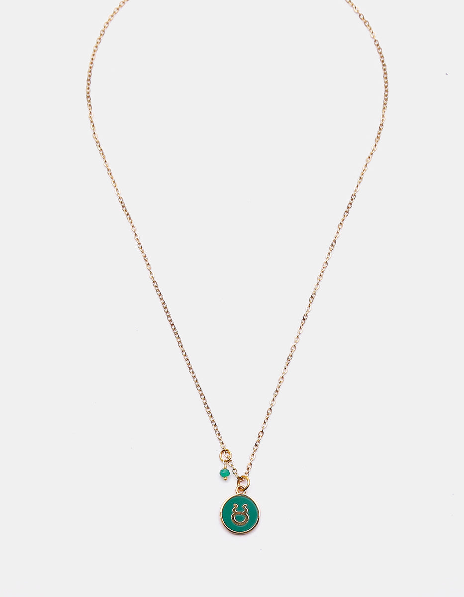 Collar Gold-Filled de 22kt con charm esmaltado de Tauro y cristal austriaco verde cyan Zodiac