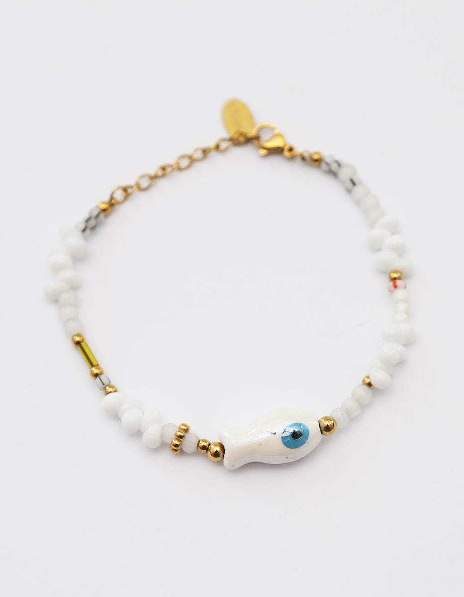 Pulsera de baquelita blanca en Gold-Filled con pez de cerámica blanca y ojo azul Ultramar