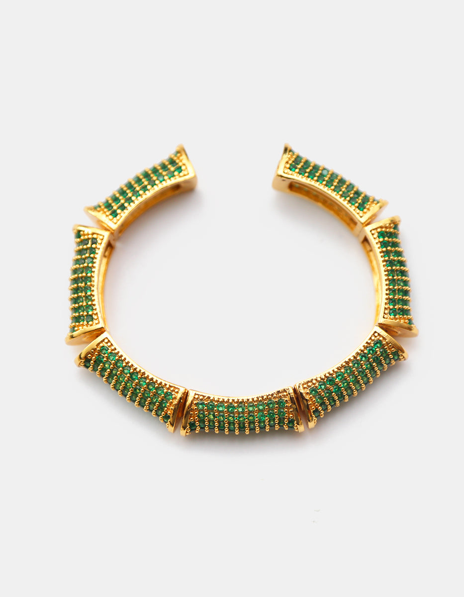 Brazalete de bronce en baño de oro con espinolitas de 1mm verde esmeralda en corte brillante