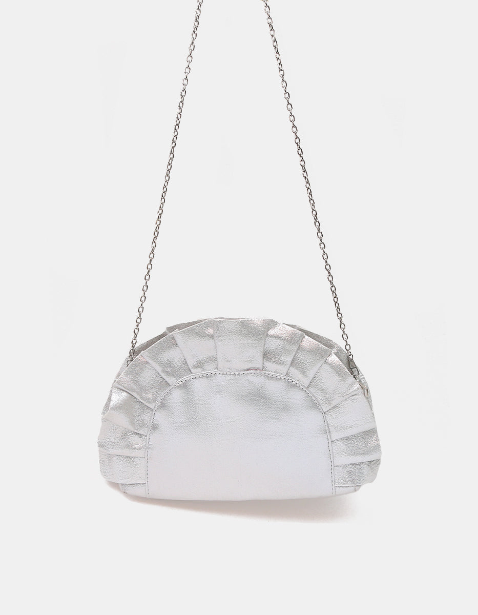 Bolso clutch semicircular plata metálico con acabado plisado