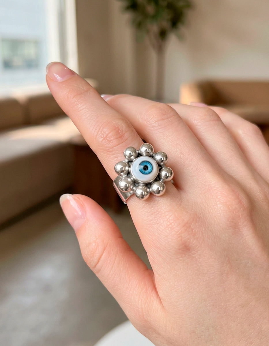 Anillo de plata .925 con baño de rodio y ojo central – Talla 6