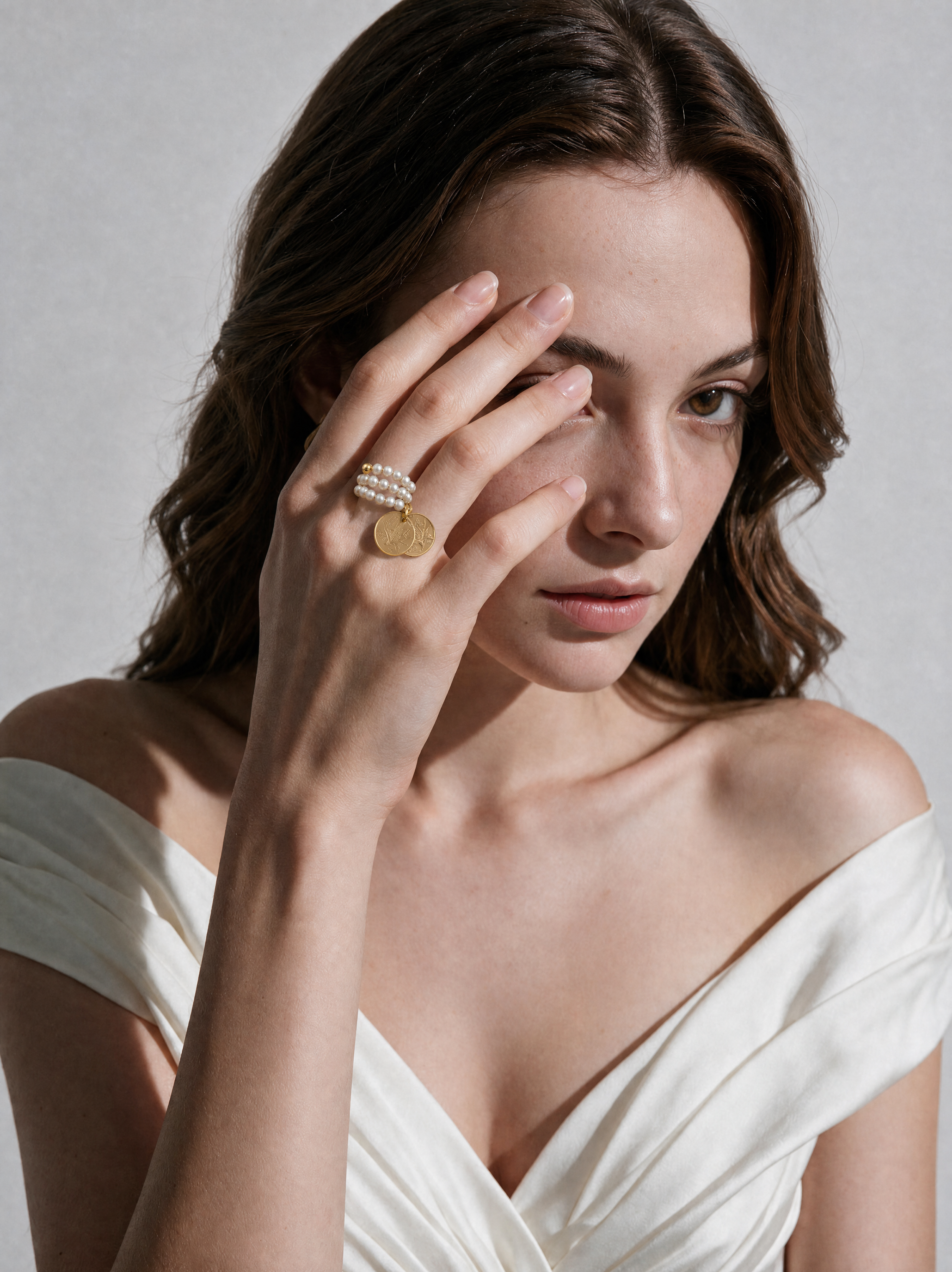Anillo de Perlas Multihilo con Doble Moneda Vintage Maíz en Baño de Oro de 22kt