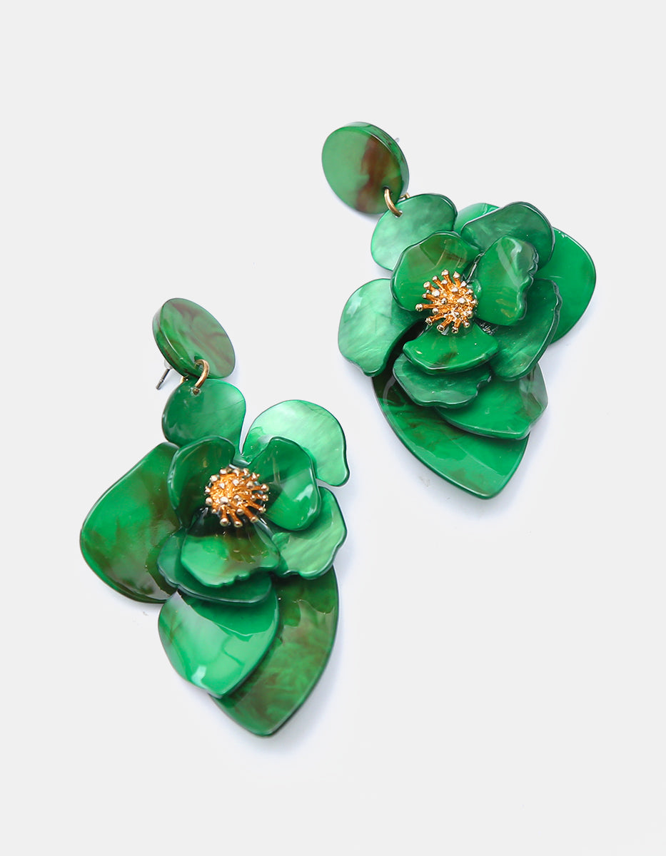 Aretes maxi florales en acrilico verde esmeralda con centro de pistilos en Gold-Filled de 22kt