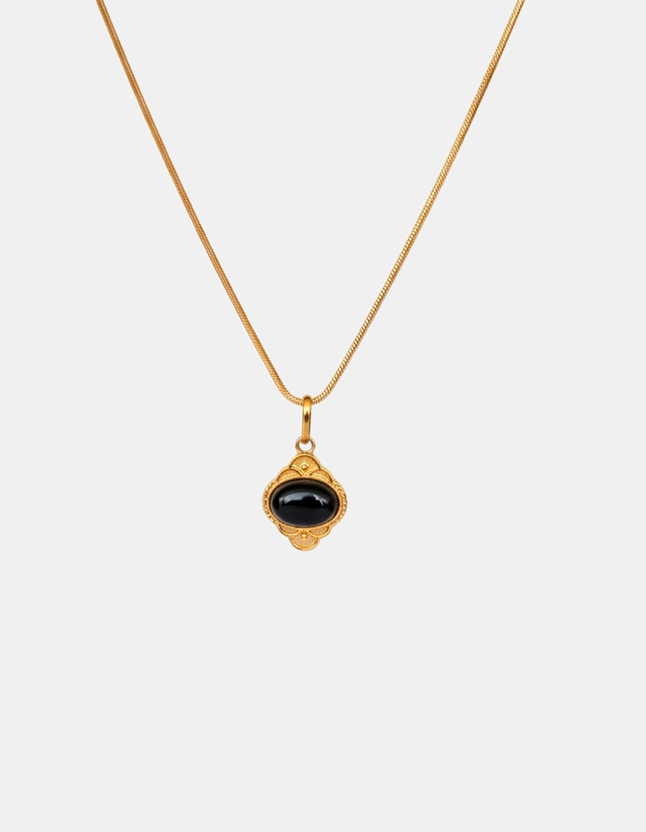 Collar de plata .925 con baño vermeil de 22k dije ovalado chico con gema ágata tono negro