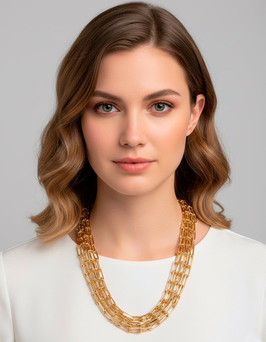 Collar en Oro Laminado 22 kt con Eslabones Alargados Entrelazados Golden Chic