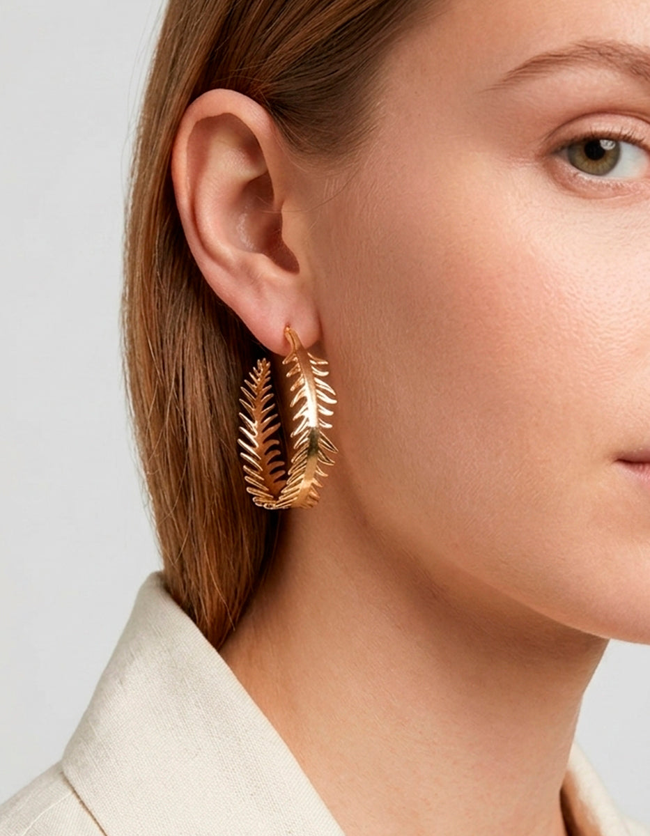 Aretes de oro laminado 22k arracada de hoja de laurel de 3.5 cm de diámetro Golden Chic