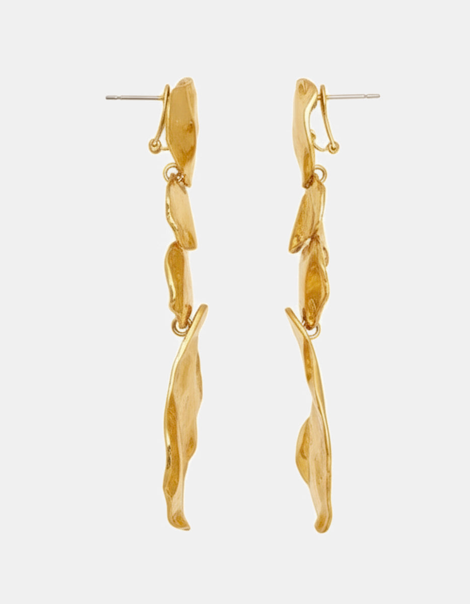 Aretes Oro laminado hojuelas martelinadas Golden Chic