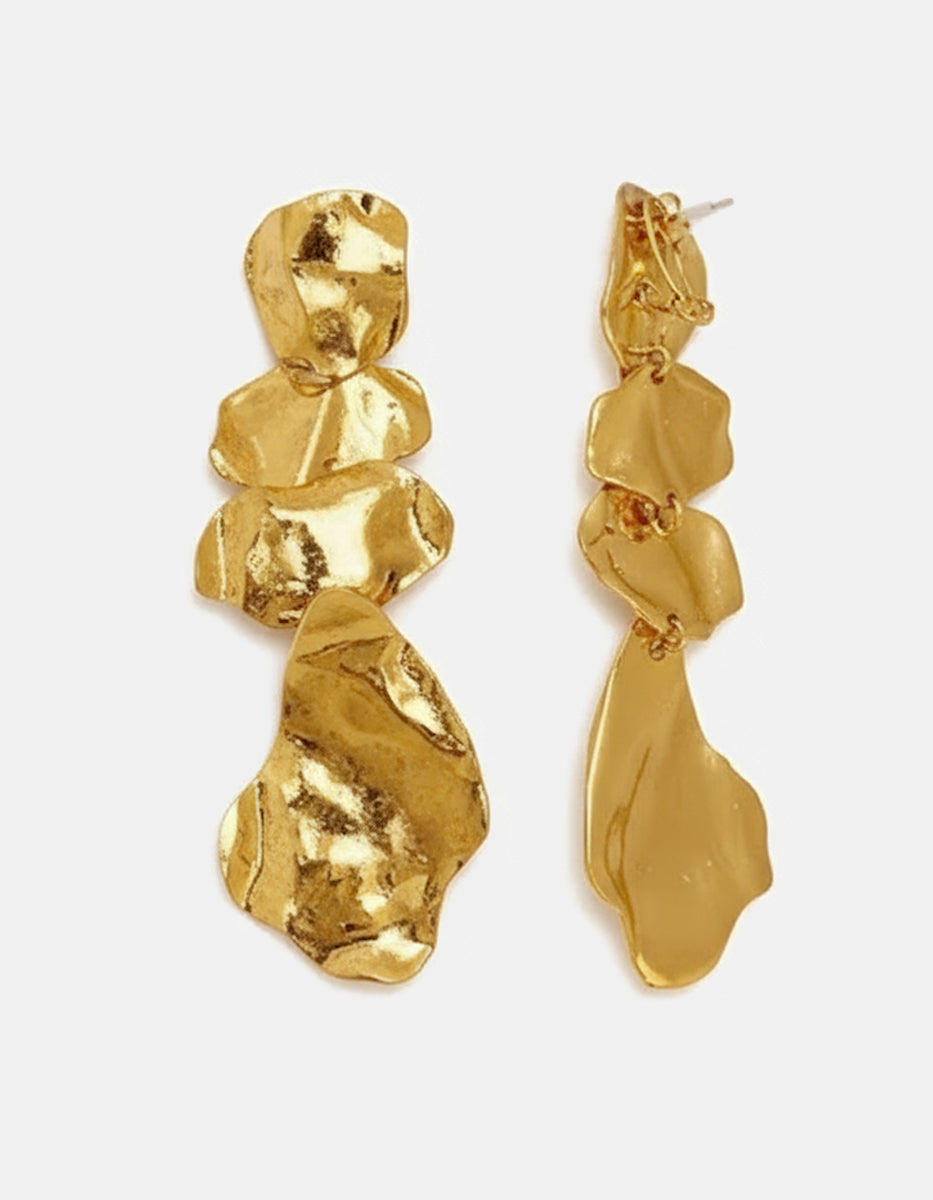 Aretes Oro laminado hojuelas martelinadas Golden Chic