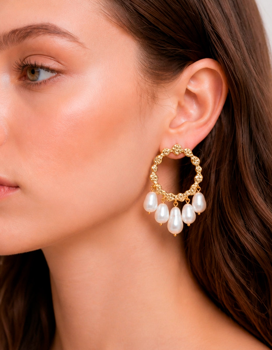 Aretes Colgantes Aro Martillado en Oro Laminado 22kt con Perlas Mabe estilo Barroca y Coin