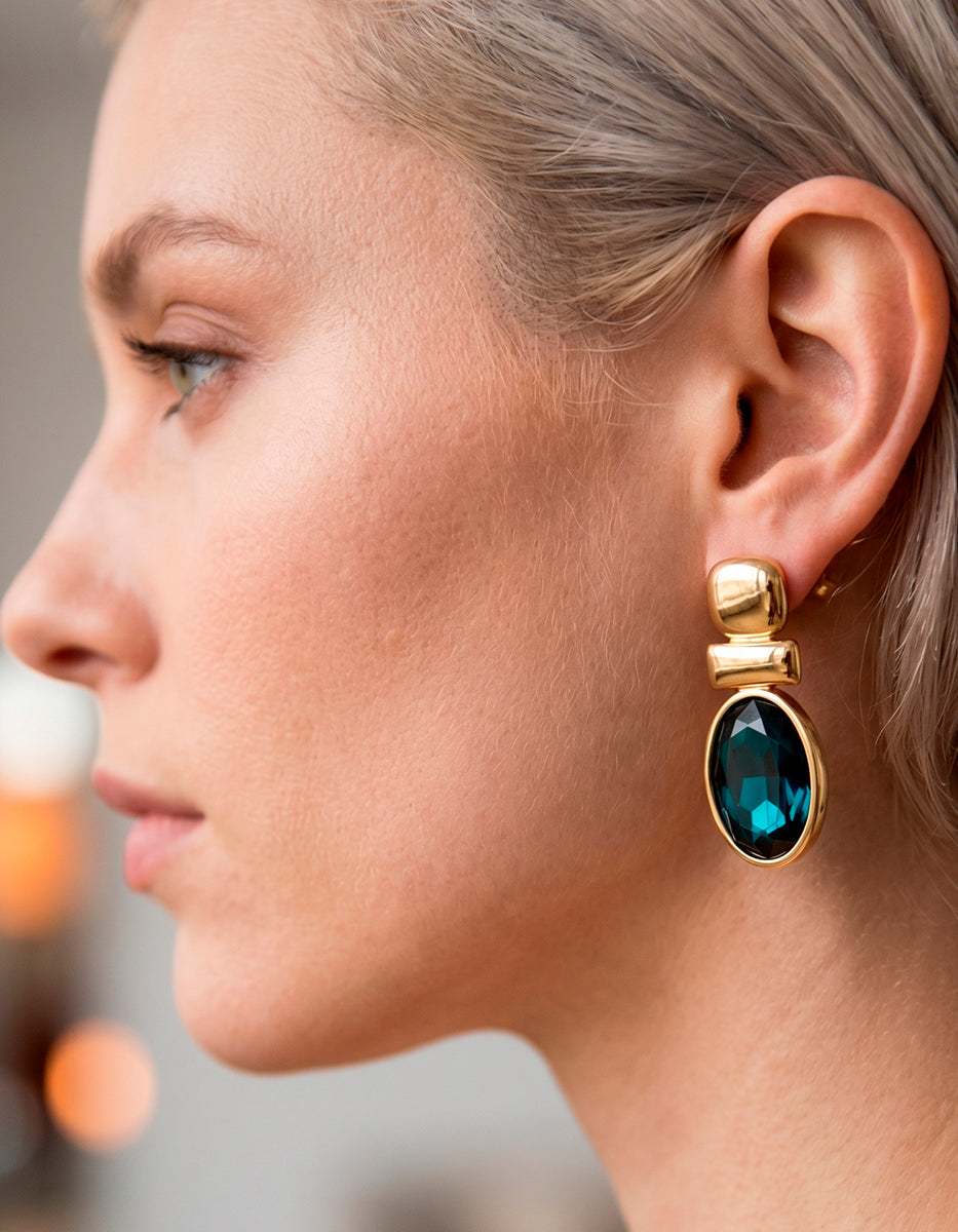 Aretes en bronce con baño vermeil 22 kt y espinolita tono azul profundo en óvalo Marquesa