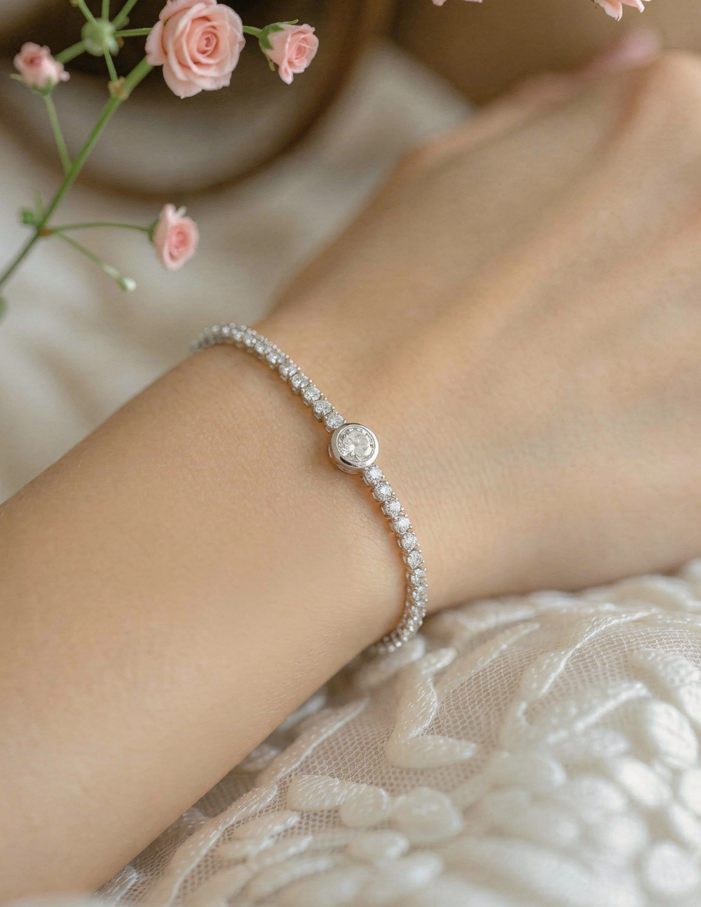 Pulsera en baño de platino con topacio blanco y dije central de 5 mm Festive Style