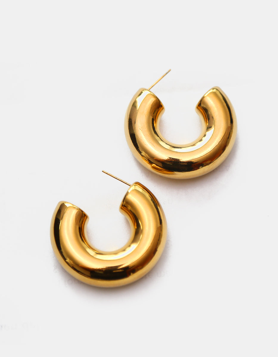Arracadas de bronce en baño de oro 22 kt diseño tubular abierto Golden Chic