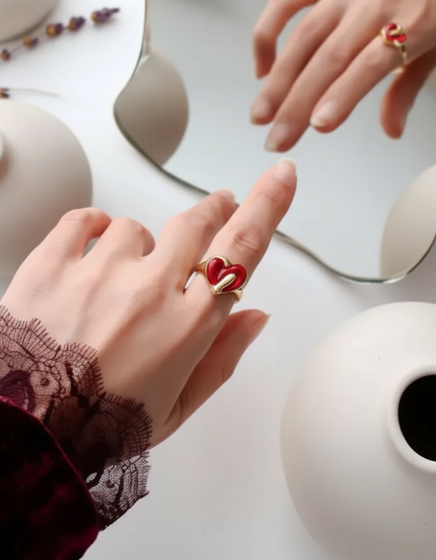 Anillo gold-filled con baquelita tono coral traslúcido Love Story