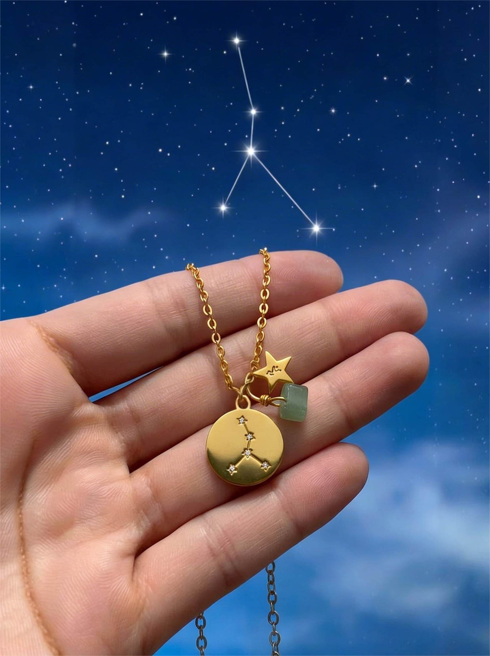 Collar de bronce con dije Cáncer en baño de oro laminado mate y topacios blancos Zodiac