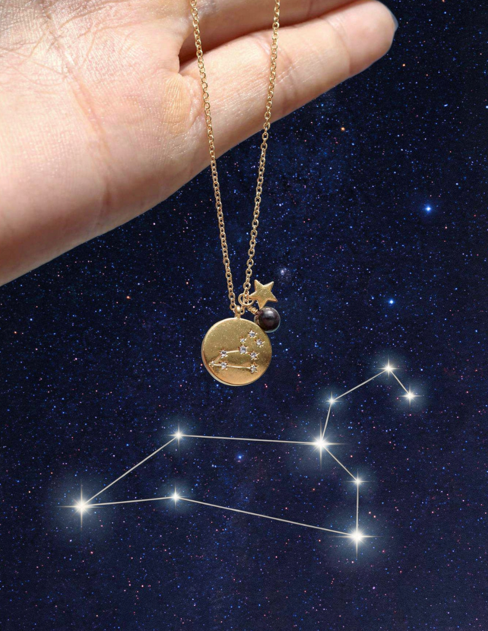 Collar de bronce con dije Leo en baño de oro laminado mate y topacios blancos Zodiac