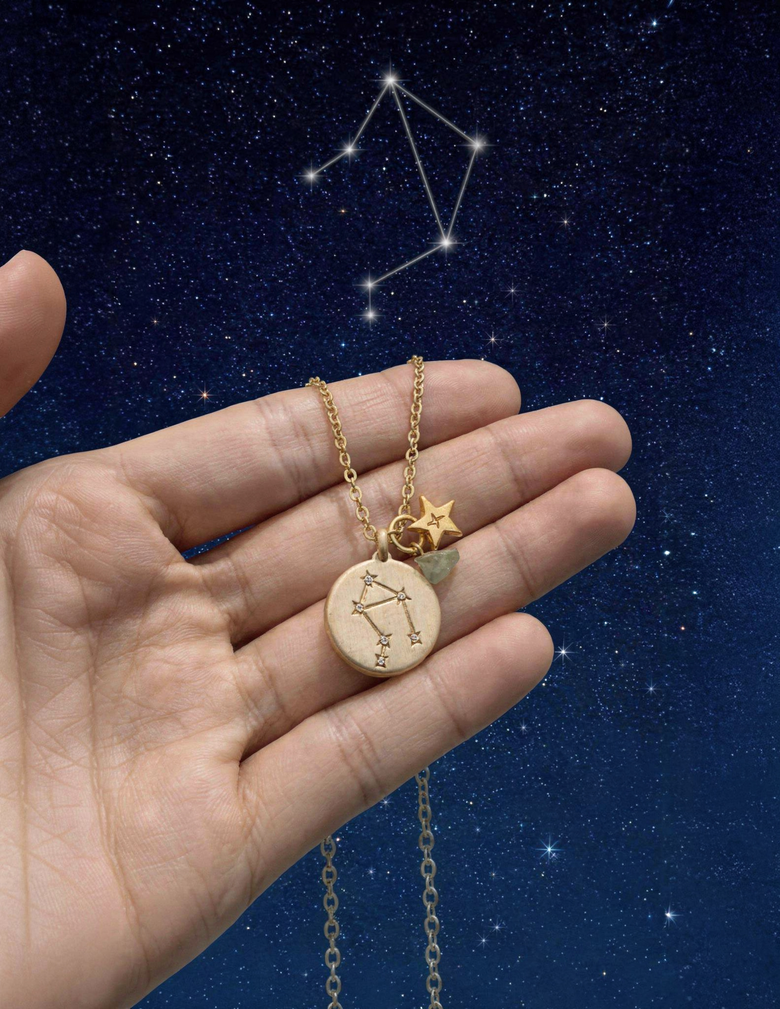 Collar de bronce con dije Libra en baño de oro laminado mate y topacios blancos Zodiac