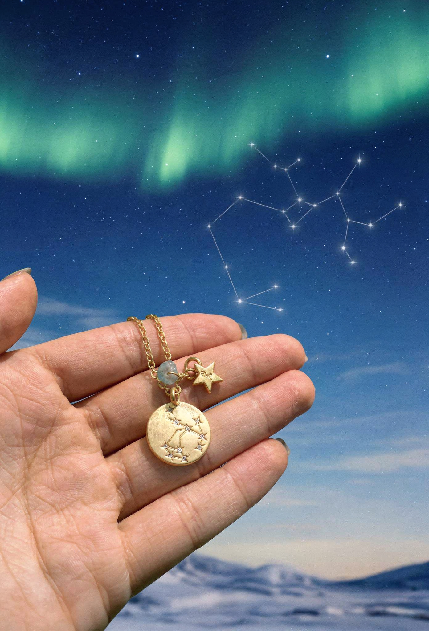 Collar de bronce con dije Sagitario en baño de oro laminado mate y topacios blancos Zodiac