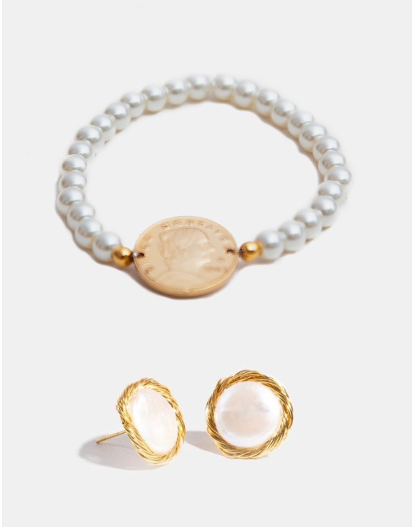 Pulsera de perlas mabe con moneda y aretes con madreperla