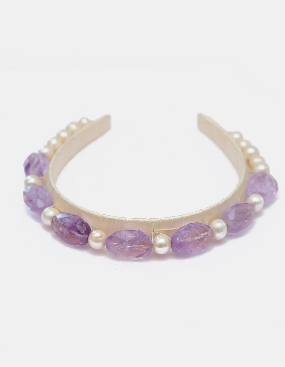 Diadema Satinada Marfil con Cristales Tono Amatista y Perlas Mabe