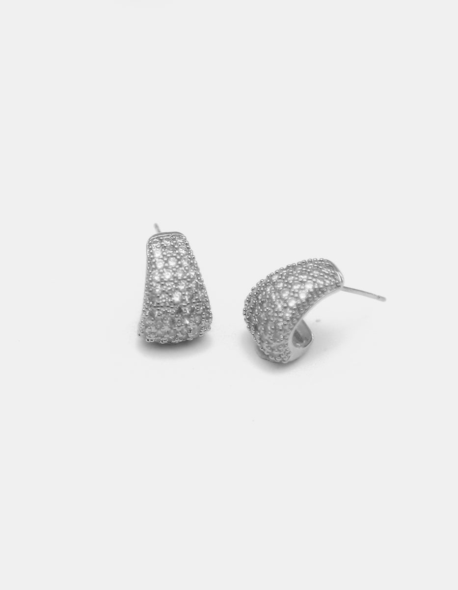 Aretes curvos en baño de Platino con topacios blancos corte brillante Festive Style