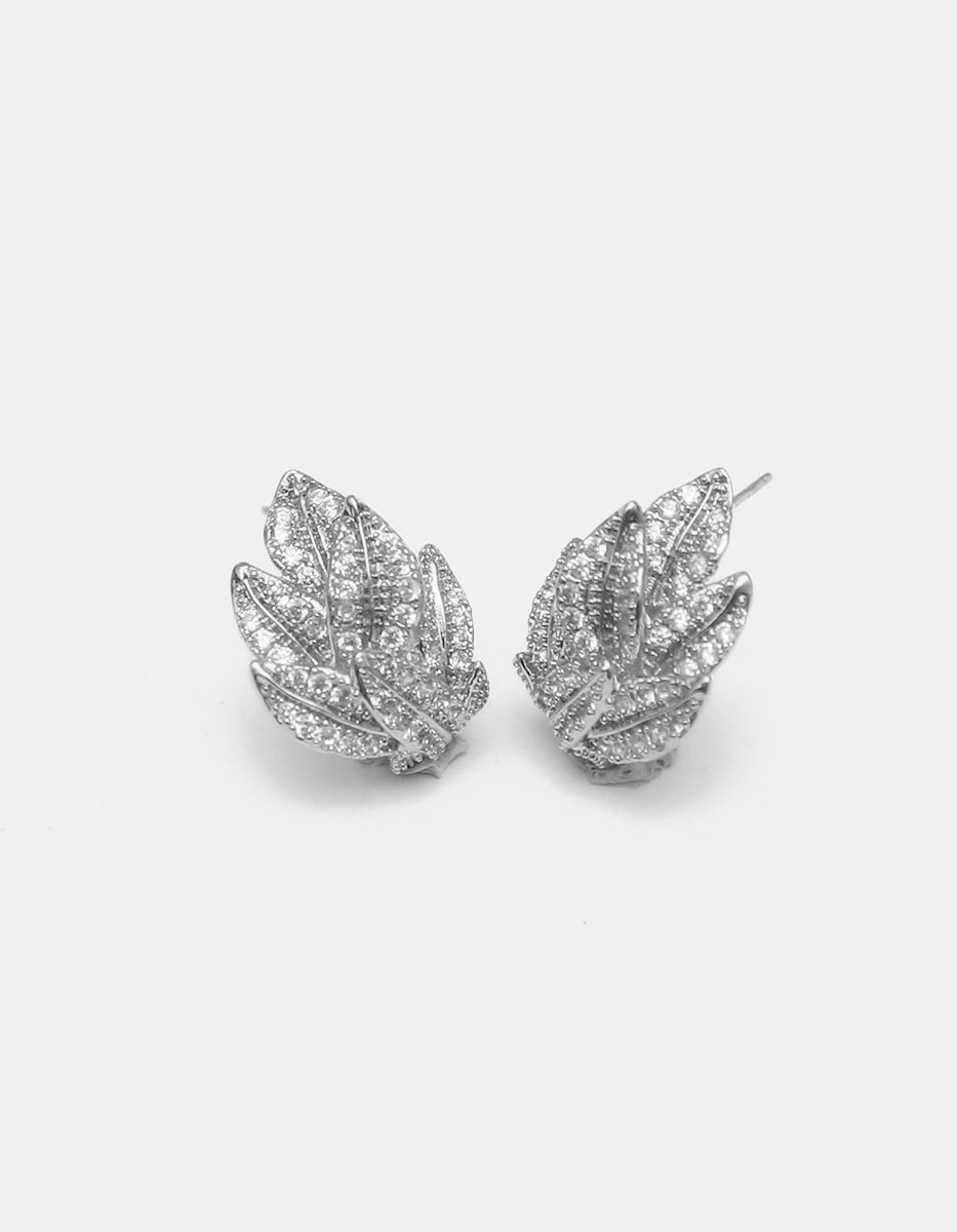 Aretes racimo de hojas en baño de Platino con topacios blancos en corte brillante Festive Style