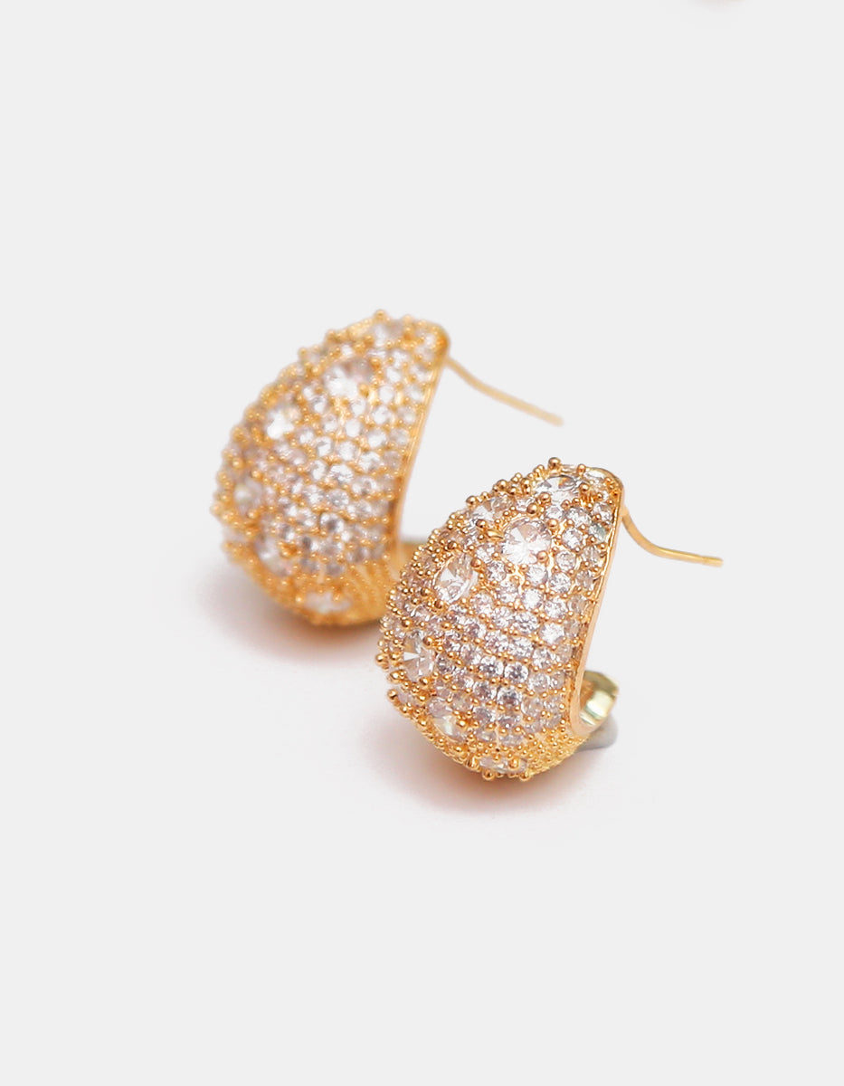 Aretes con silueta de gota en bronce con baño de oro de 22kt con topacios blancos corte brillante Festive Style