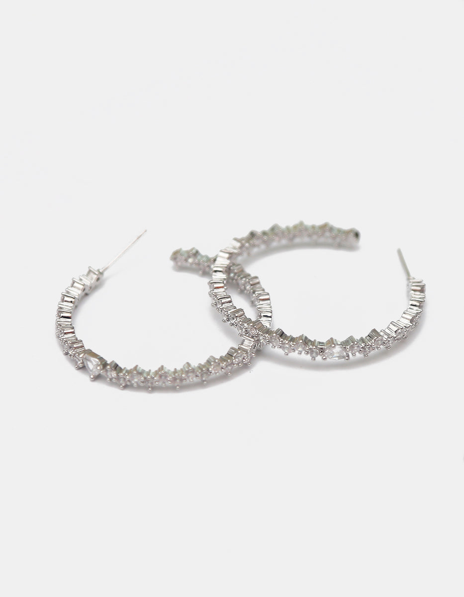 Arracadas de metal noble en baño Platino con Topacios blancos en corte Brillante y Pera Festive Style