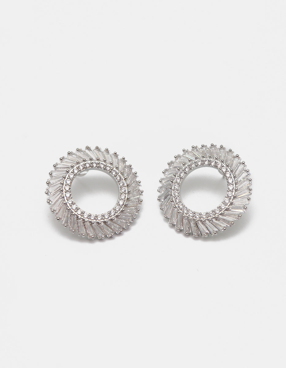 Aretes Circulares en baño Platino en Ráfaga de Topacios blancos corte Baguette Festive Style