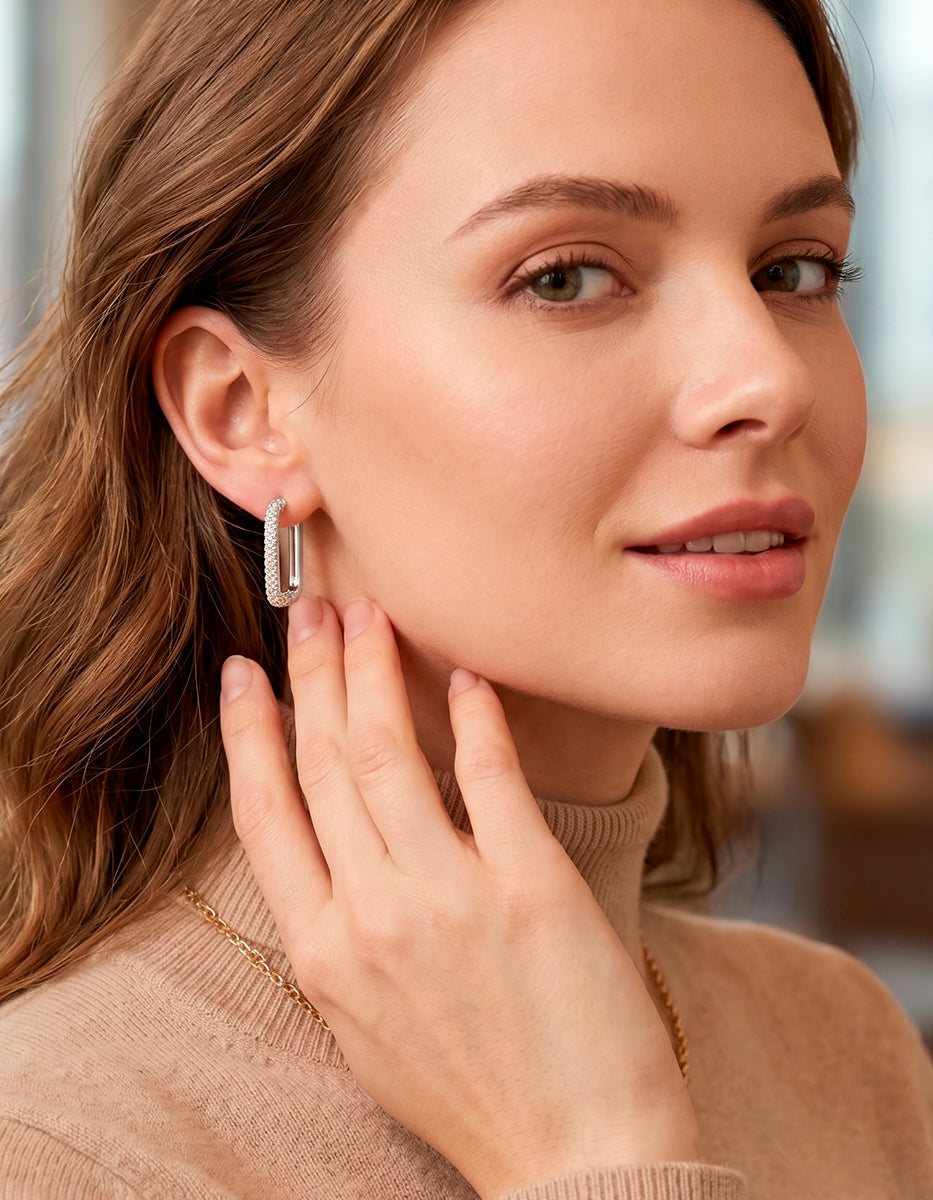 Aretes rectangulares en baño de Platino con topacios blancos en corte brillante Festive Style