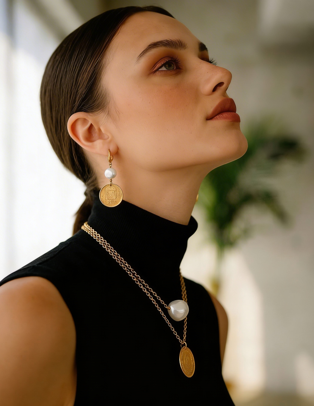 Set de Collar y aretes con monedas y perlas mabe