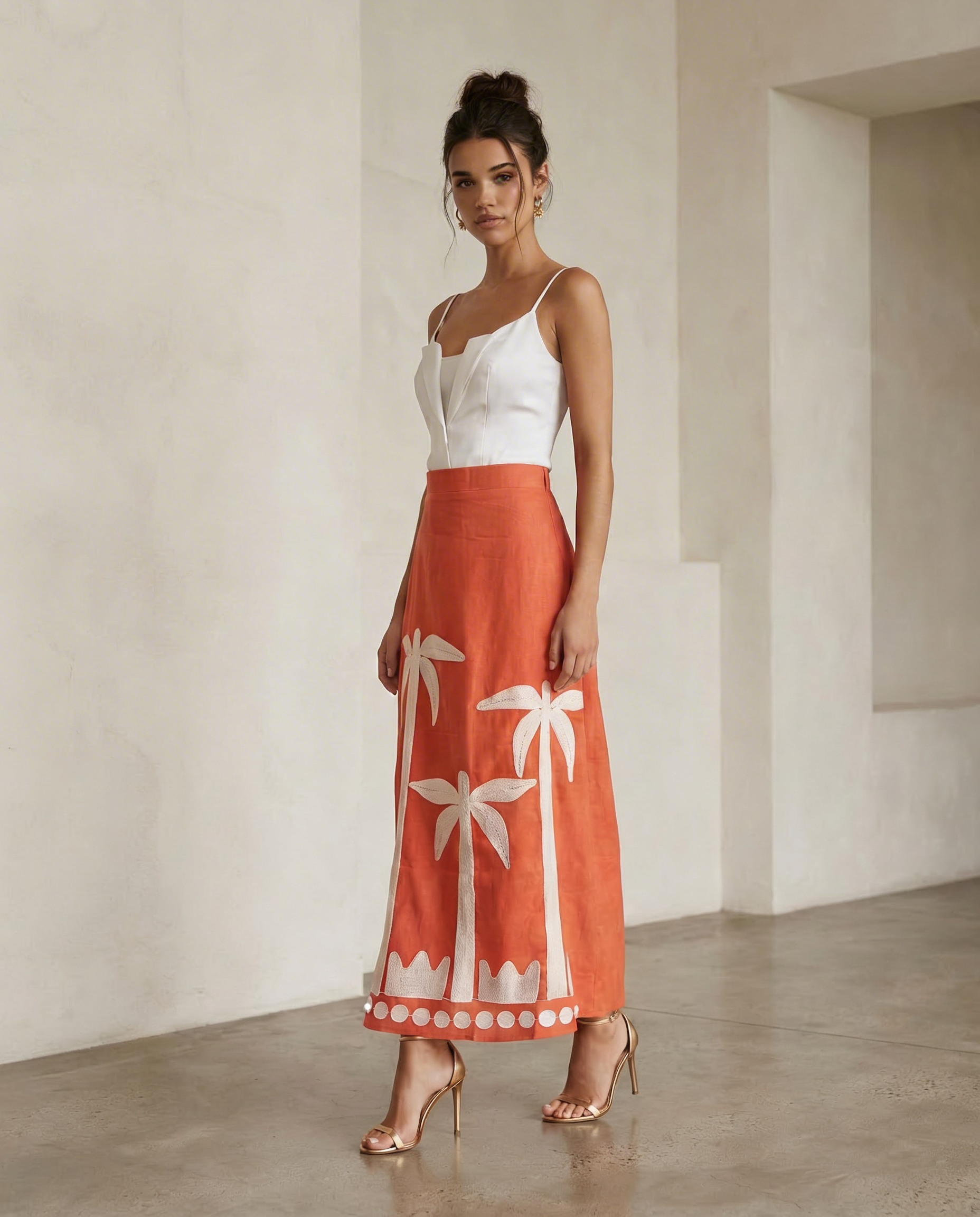 FALDA MIDI NARANJA CON BORDADOS DE PALMERAS MANDRAGORA