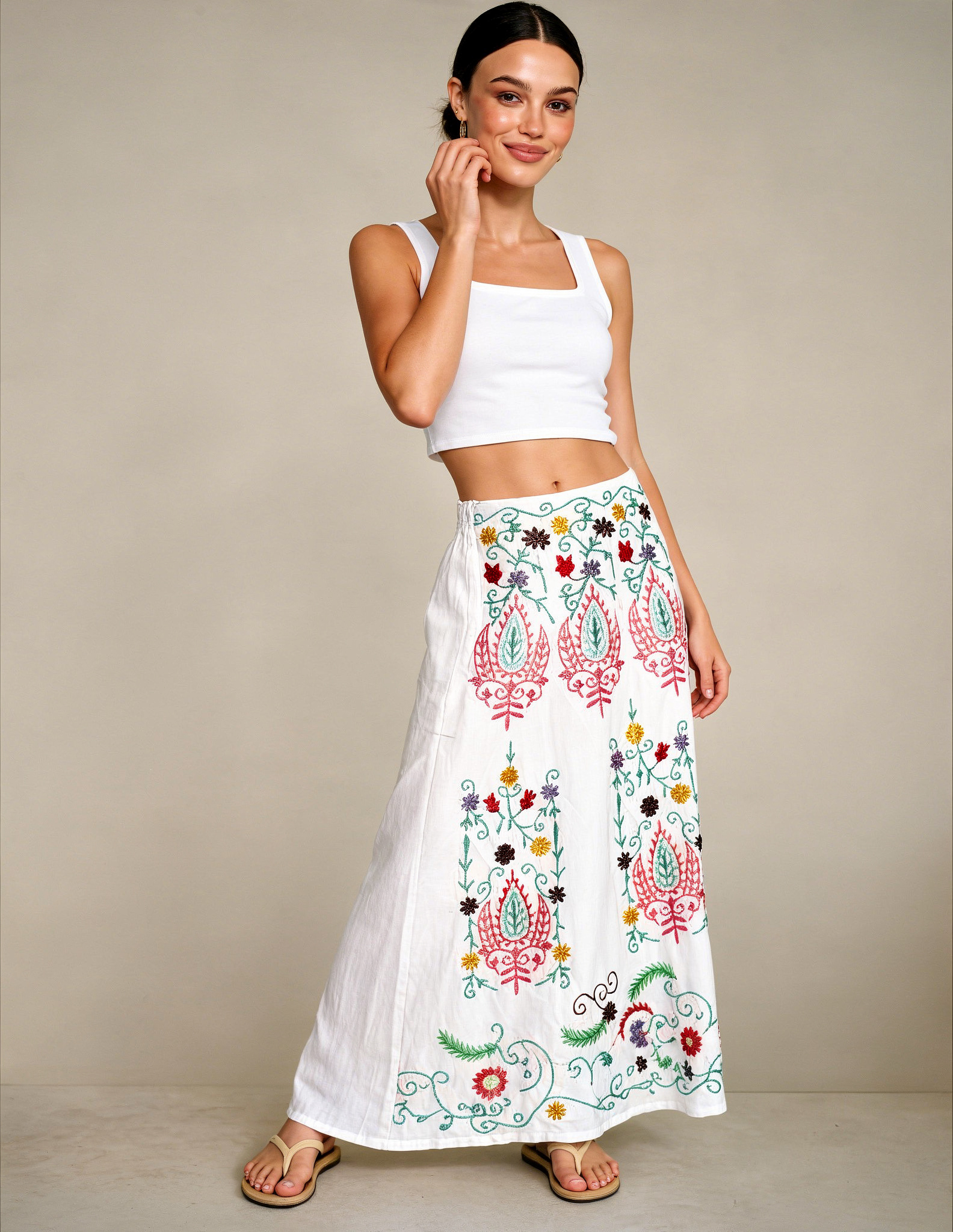 FALDA MIDI CON BORDADOS TROPICALES MANDRAGORA