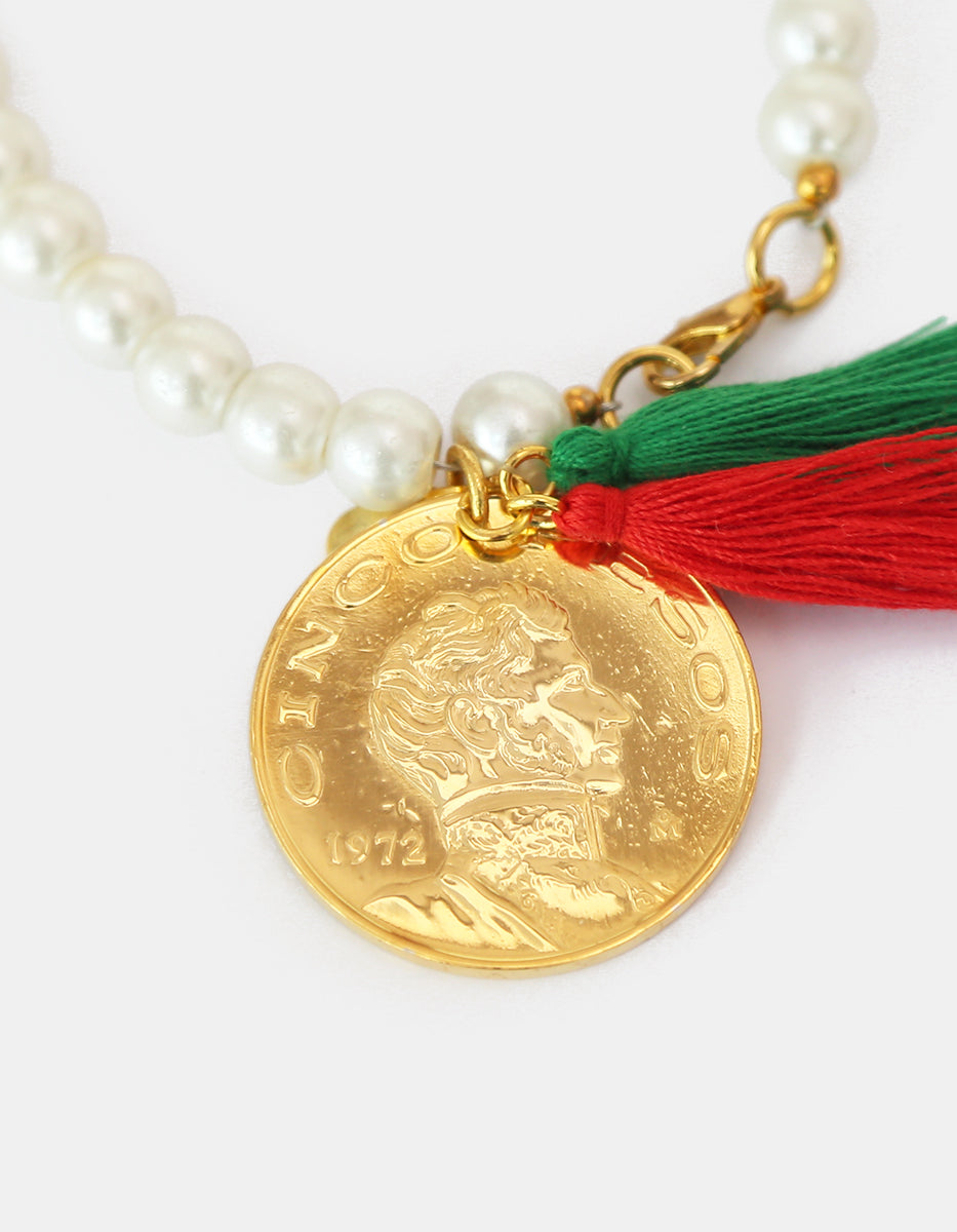 Pulsera de Perlas Mabe con Moneda de Cinco Pesos Vicente Guerrero y Hilo de Seda Tricolor en Baño de Oro