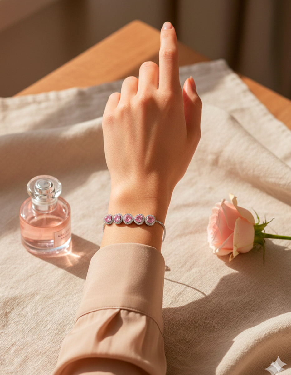 Pulsera ajustable en plata .925 con baño de rodio, cinco corazones y topacios rosas Amor Eterno