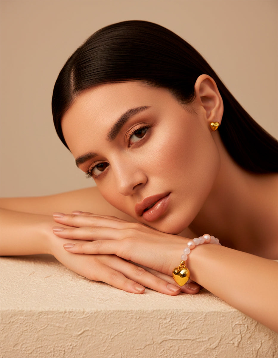 Set de Pulsera de perlas con corazón y broqueles con corazón