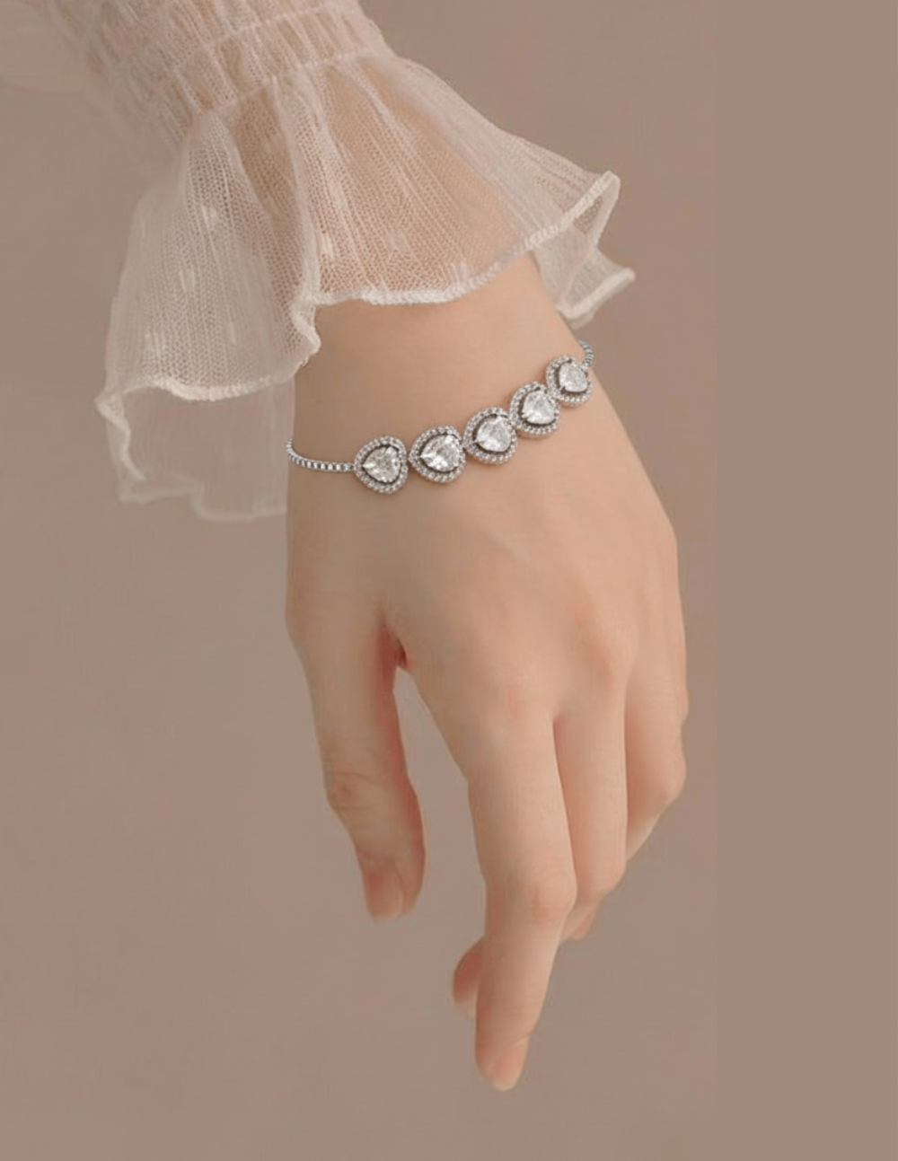 Pulsera ajustable en plata .925 con baño de rodio, cinco corazones y topacios blancos Love Story