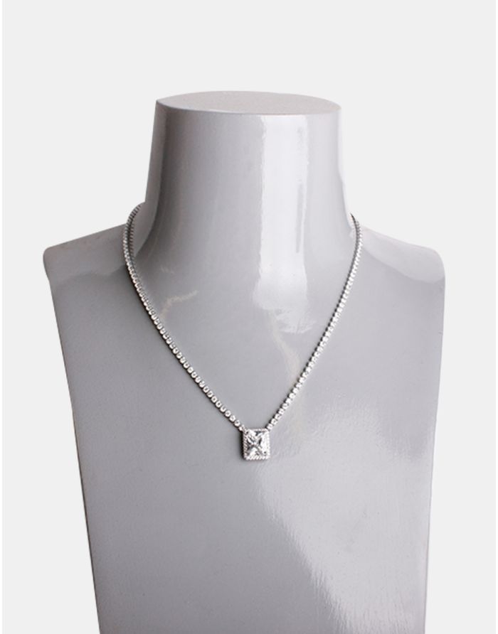 COLLAR CON TOPACIOS BLANCOS