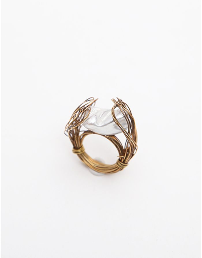 Anillo con Hilos Dorados y Perla Mabe
