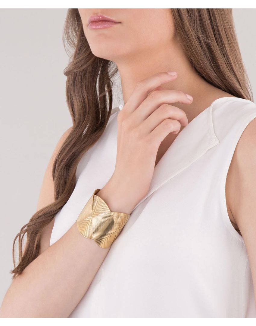 Brazalete en Baño Dorado