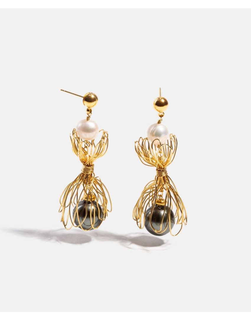 Aretes con Perlas e Hilos Dorados