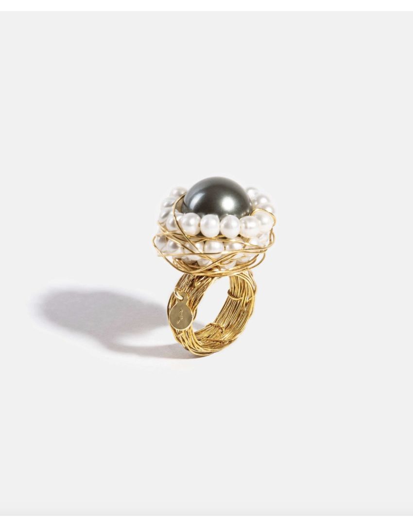 Anillo con Perla e Hilos Dorados