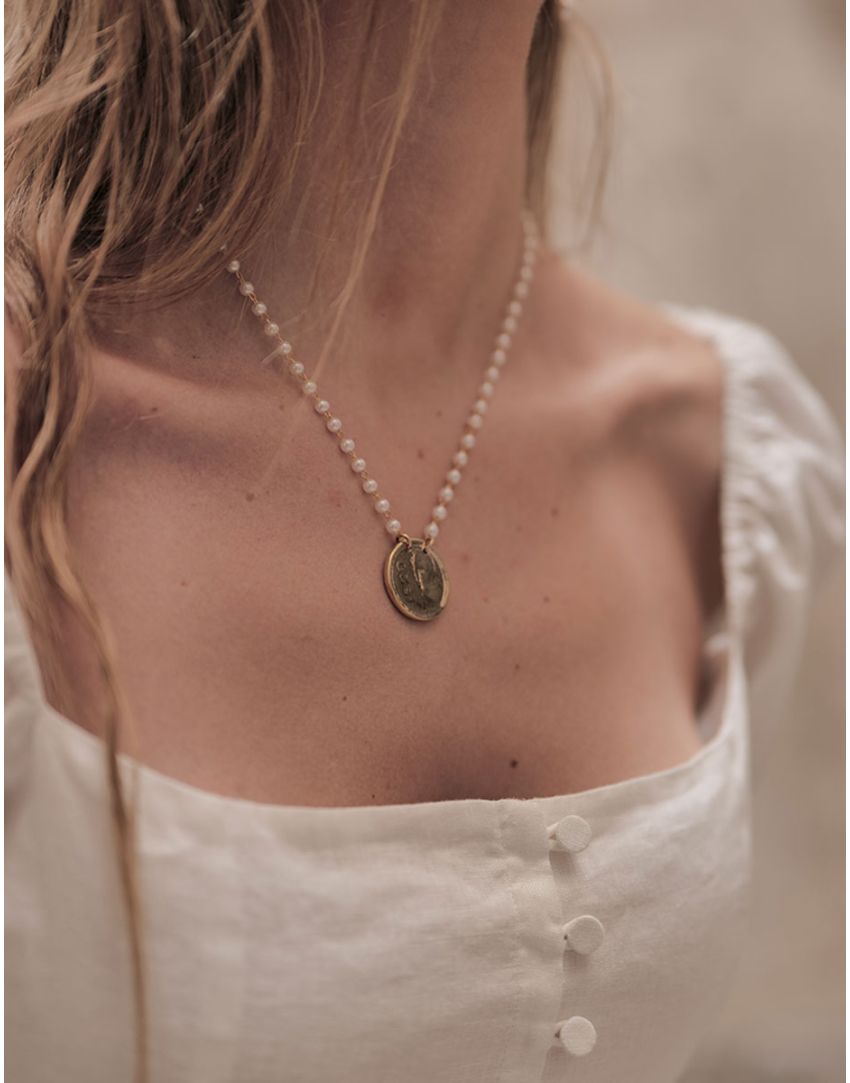 COLLAR CON PERLAS Y DIJE MEMORIAS 