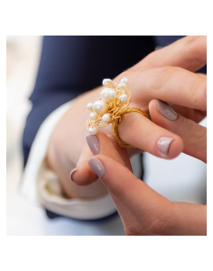 Anillo de Hilos Entrelazados con Perla mabe
